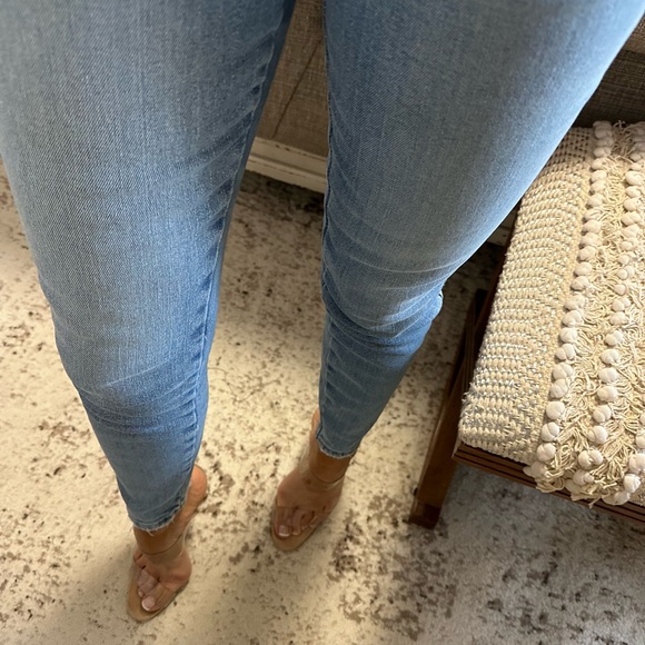 New🍁Gorgeous light wash denim - Picture 5 of 10